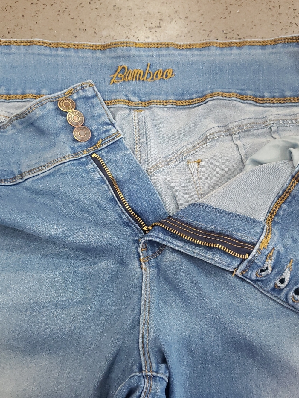 BAMBOO Light Blue High-Rise Women's Crop Jeans with Triple Buttons, Size 20